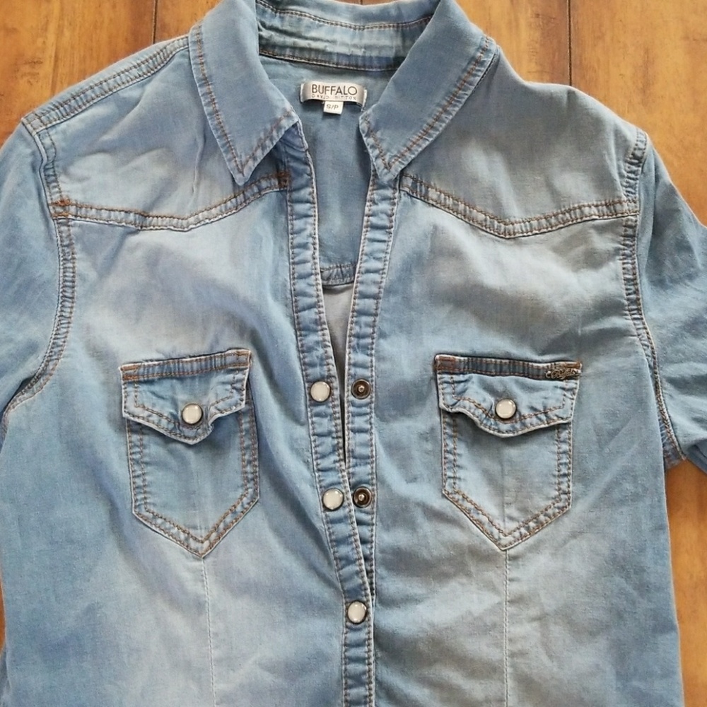 Button down - Picture 2 of 4